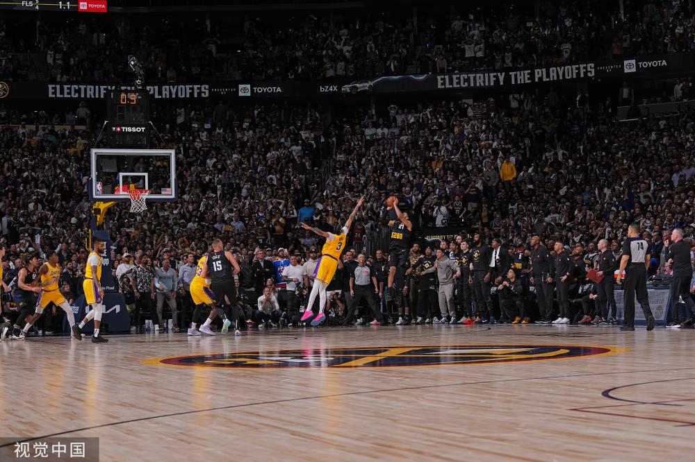 更在潜移默 更在潜移默